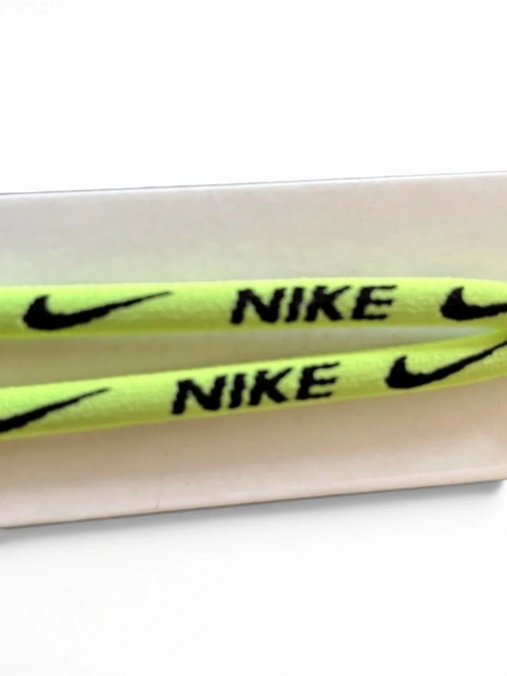 NIKE Women’s Skinny Headband – Neon Volt Script, Stretchy No‑Slip Fit – NWT